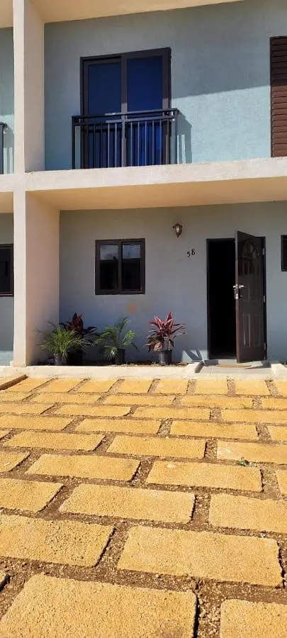 Retreat By The Beach Lovely New 2 Bedroom Discovery Bay Jamajka